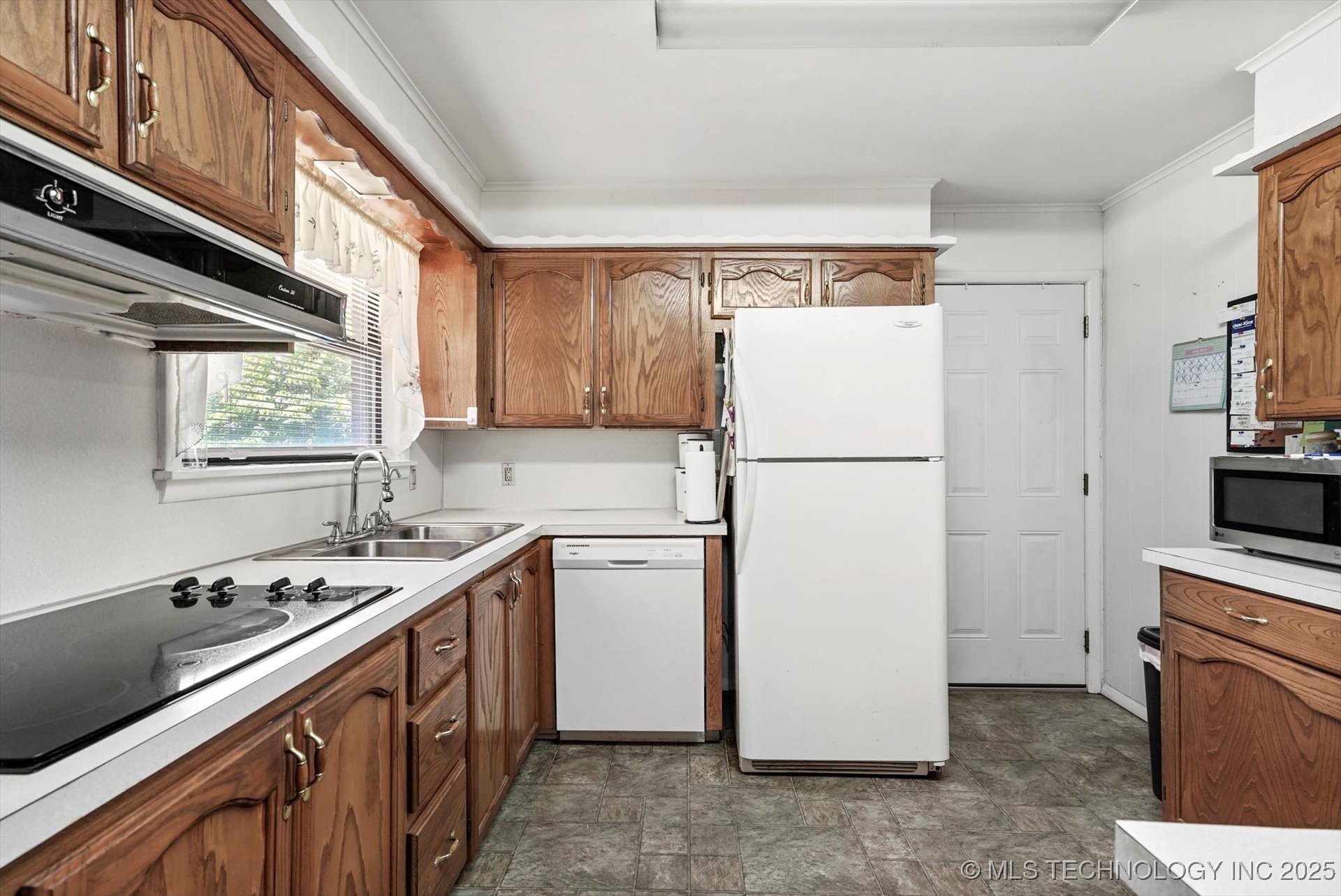 2416 W 45th Place