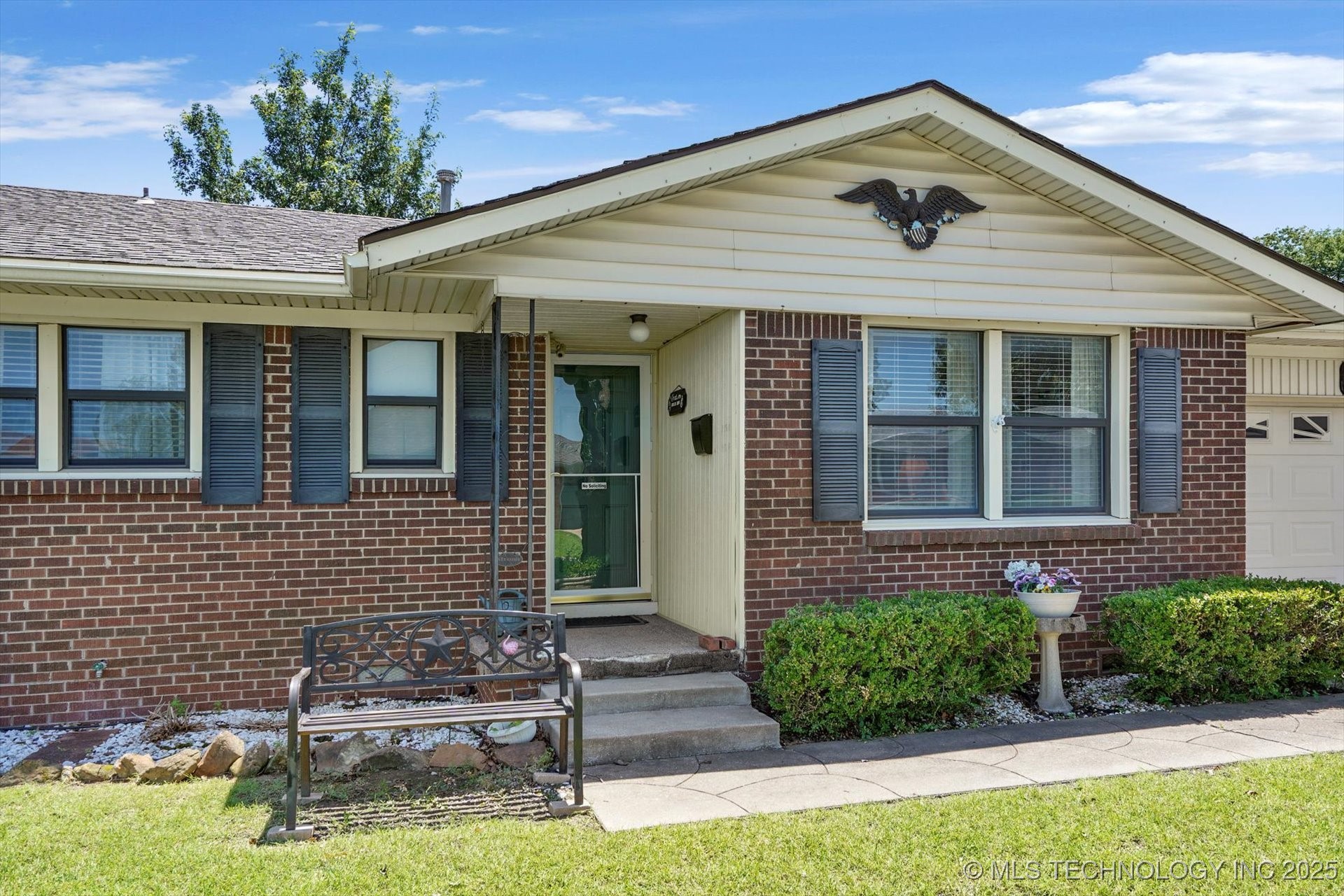 2416 W 45th Place