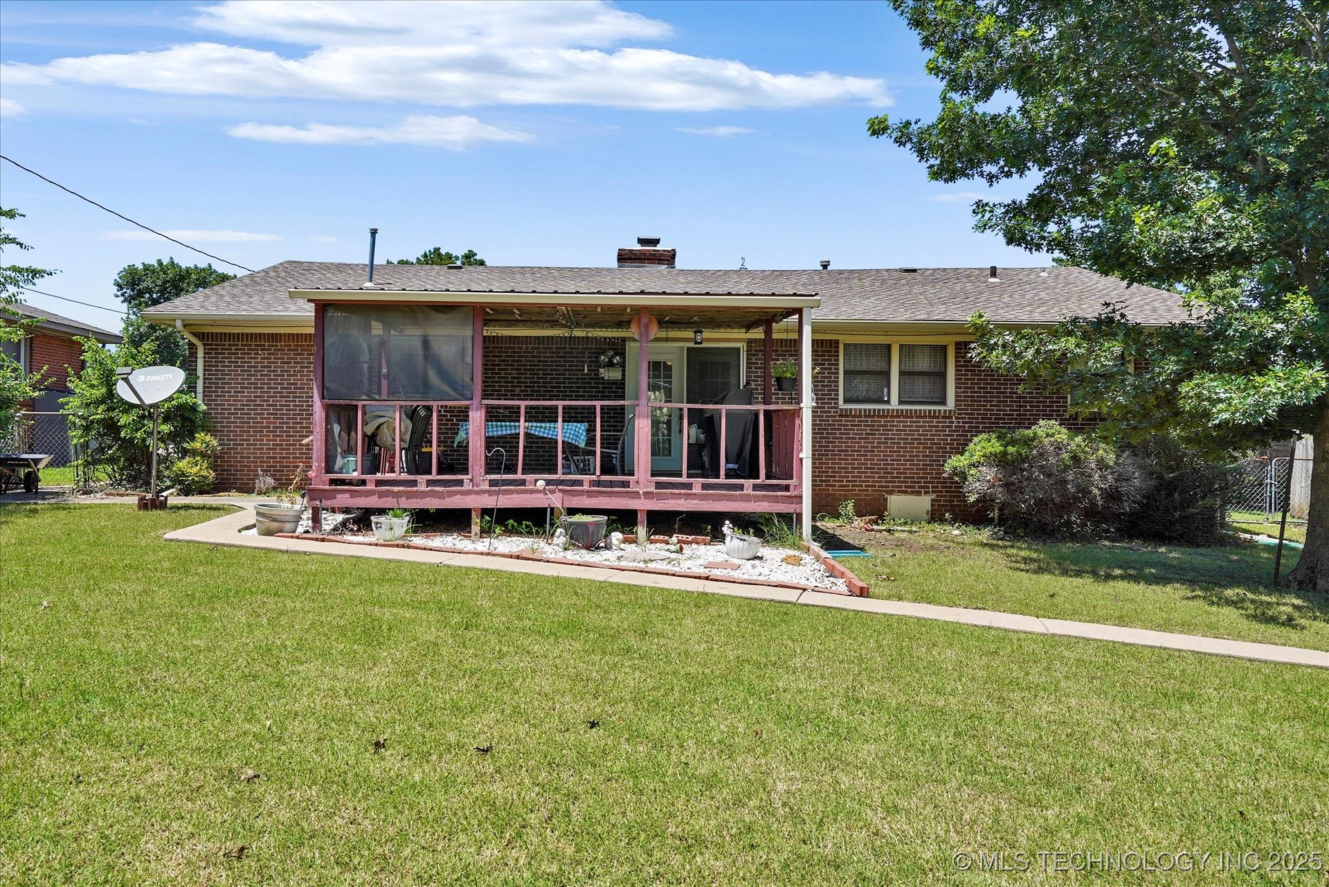 2416 W 45th Place
