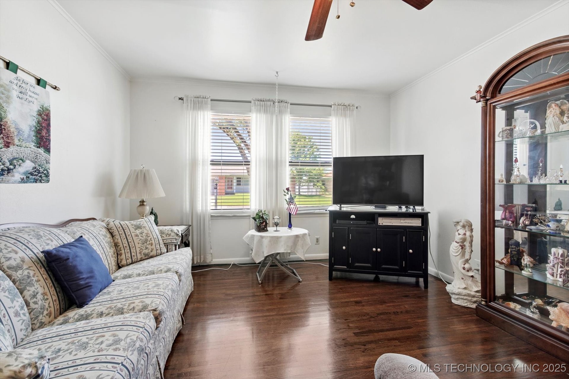 2416 W 45th Place
