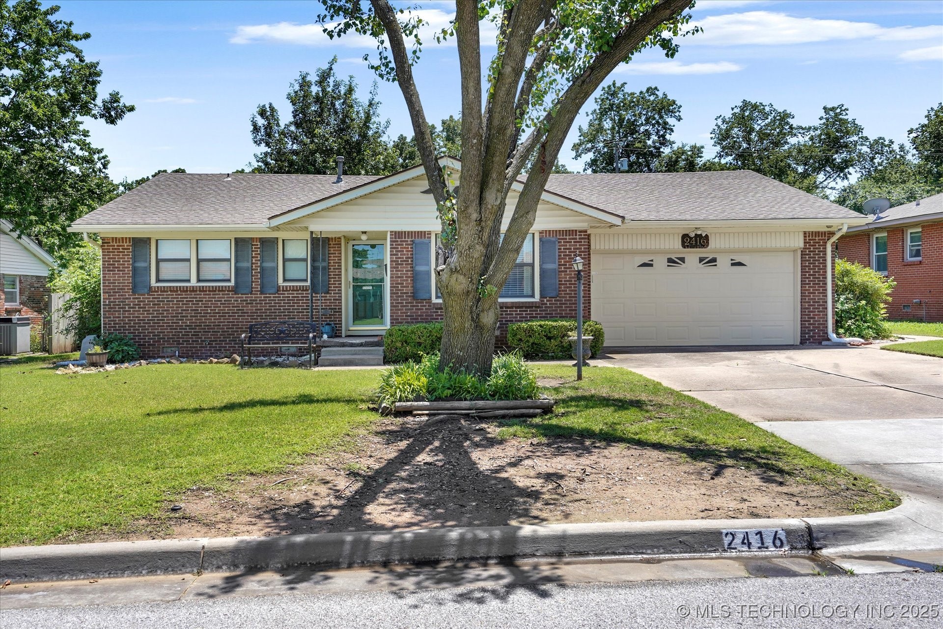2416 W 45th Place