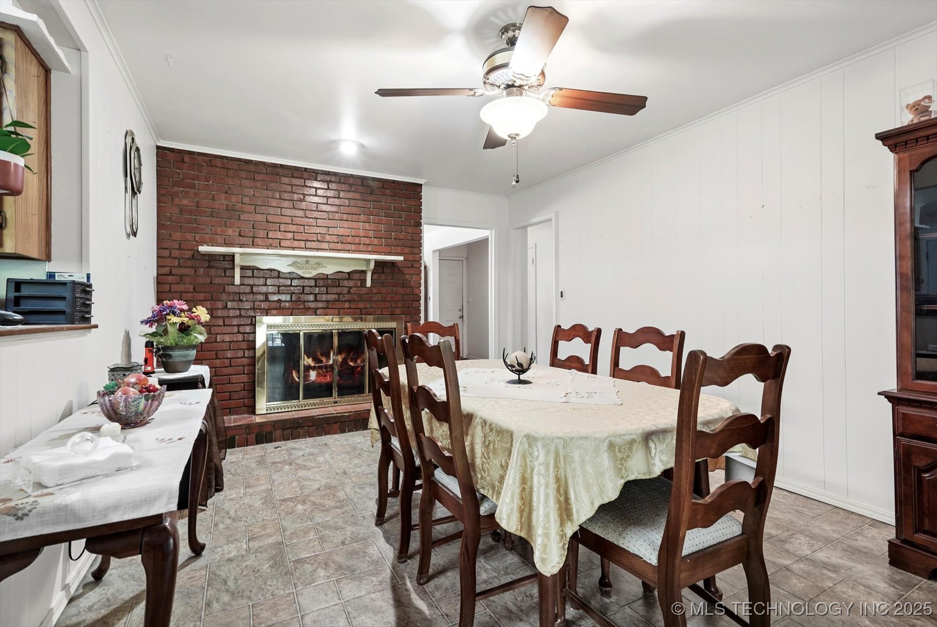 2416 W 45th Place