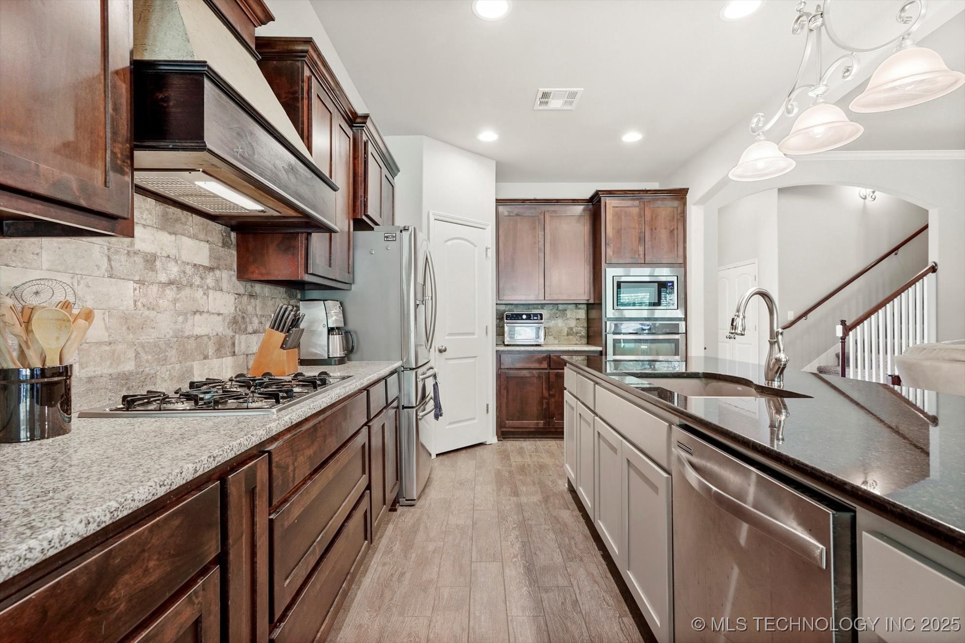 6904 S Chestnut Avenue