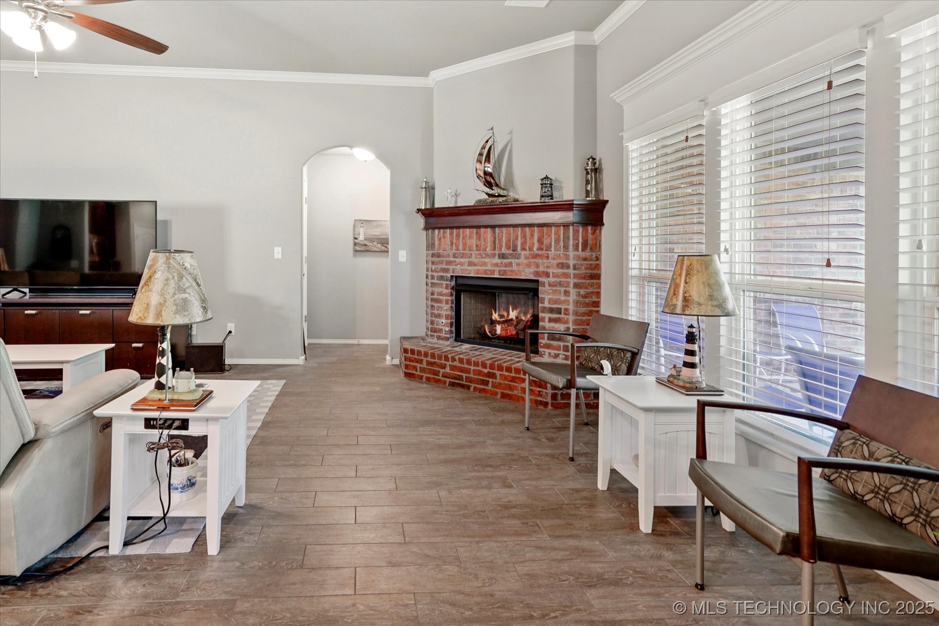 6904 S Chestnut Avenue