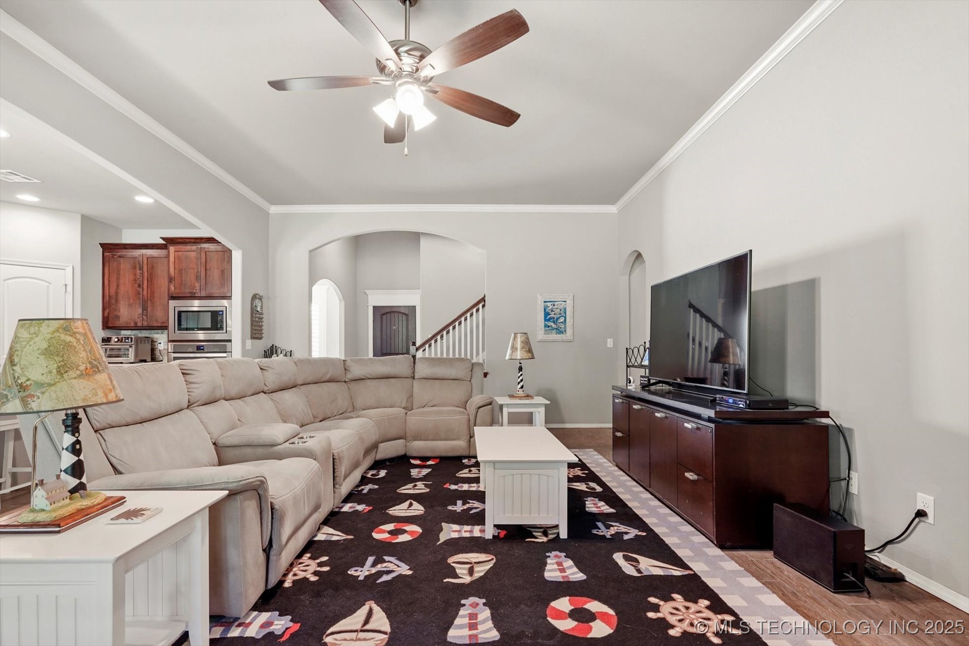 6904 S Chestnut Avenue