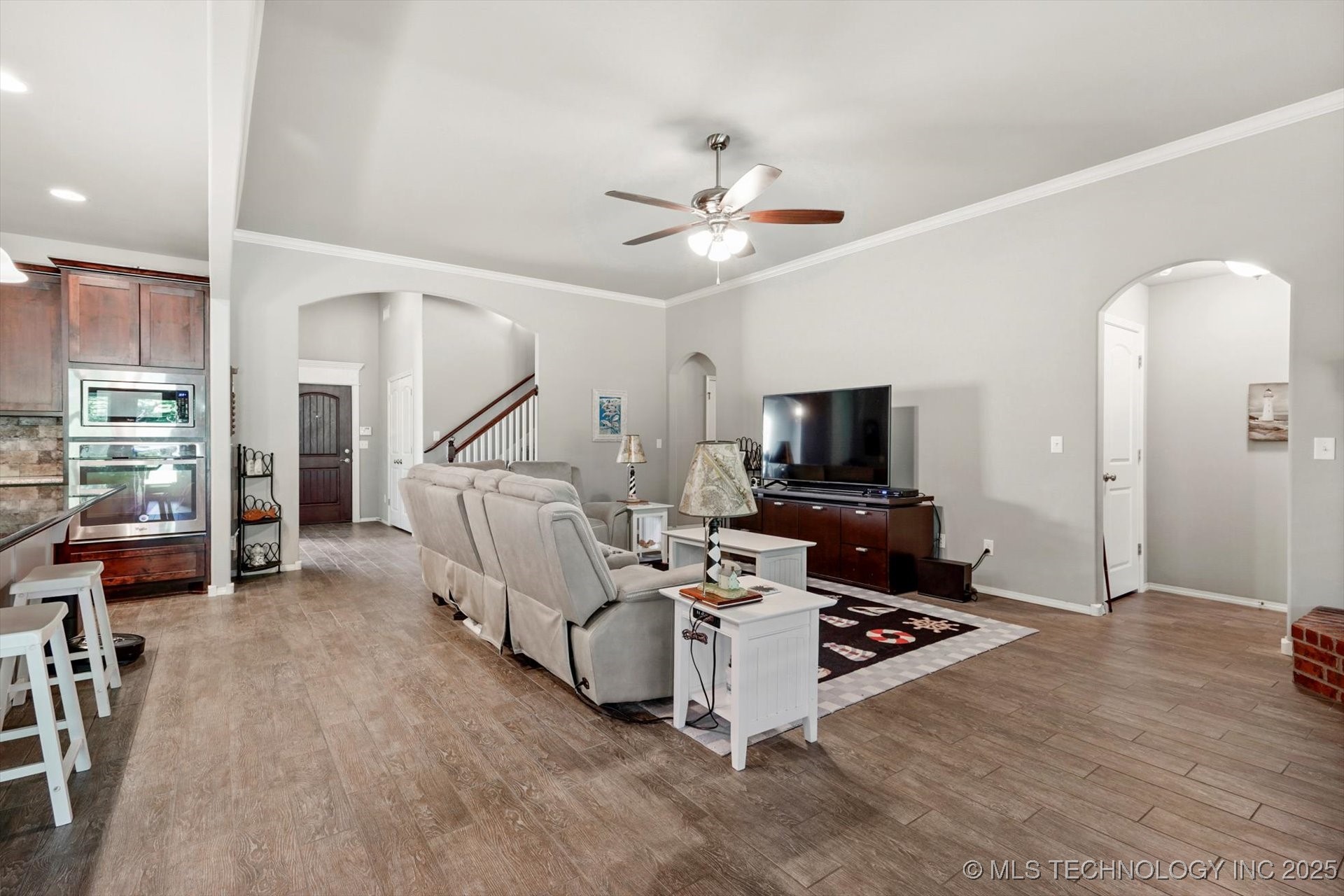 6904 S Chestnut Avenue