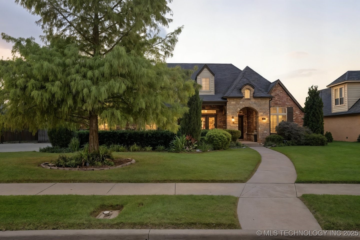 218 E 128th Street S