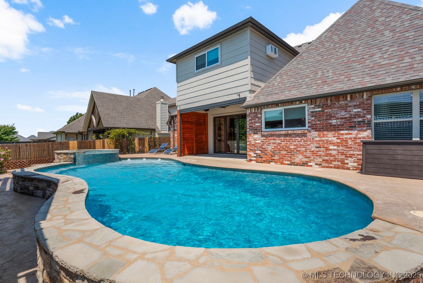 218 E 128th Street S