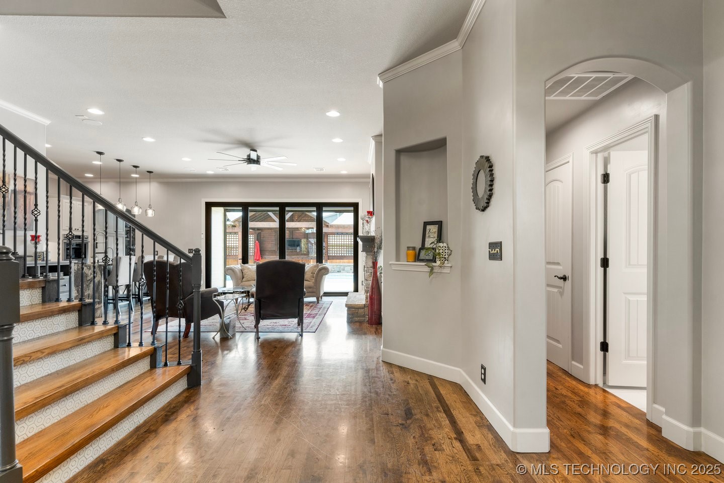 218 E 128th Street S