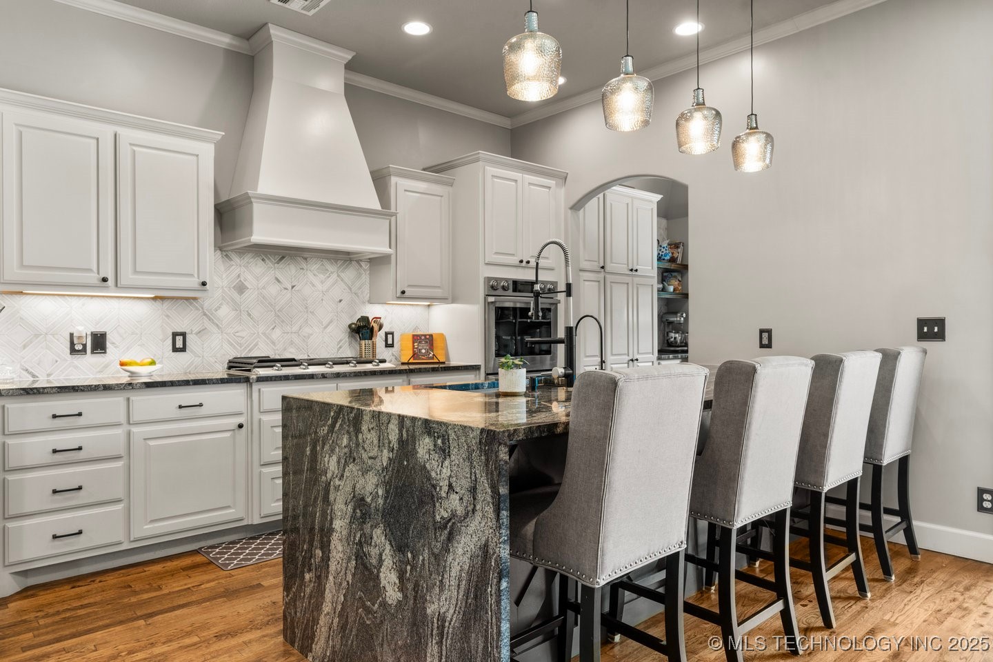 218 E 128th Street S