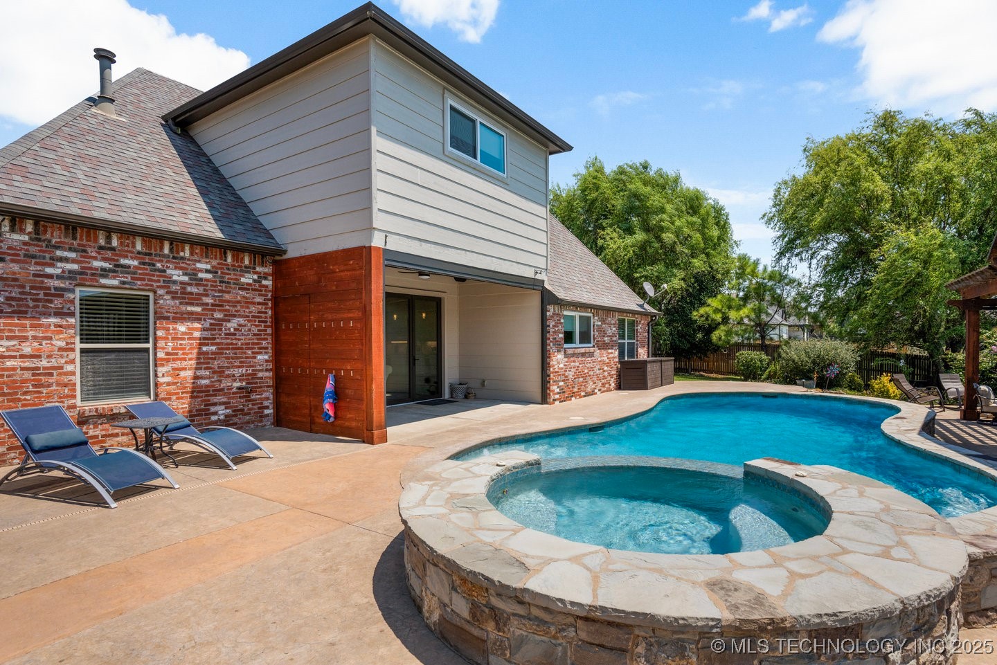 218 E 128th Street S