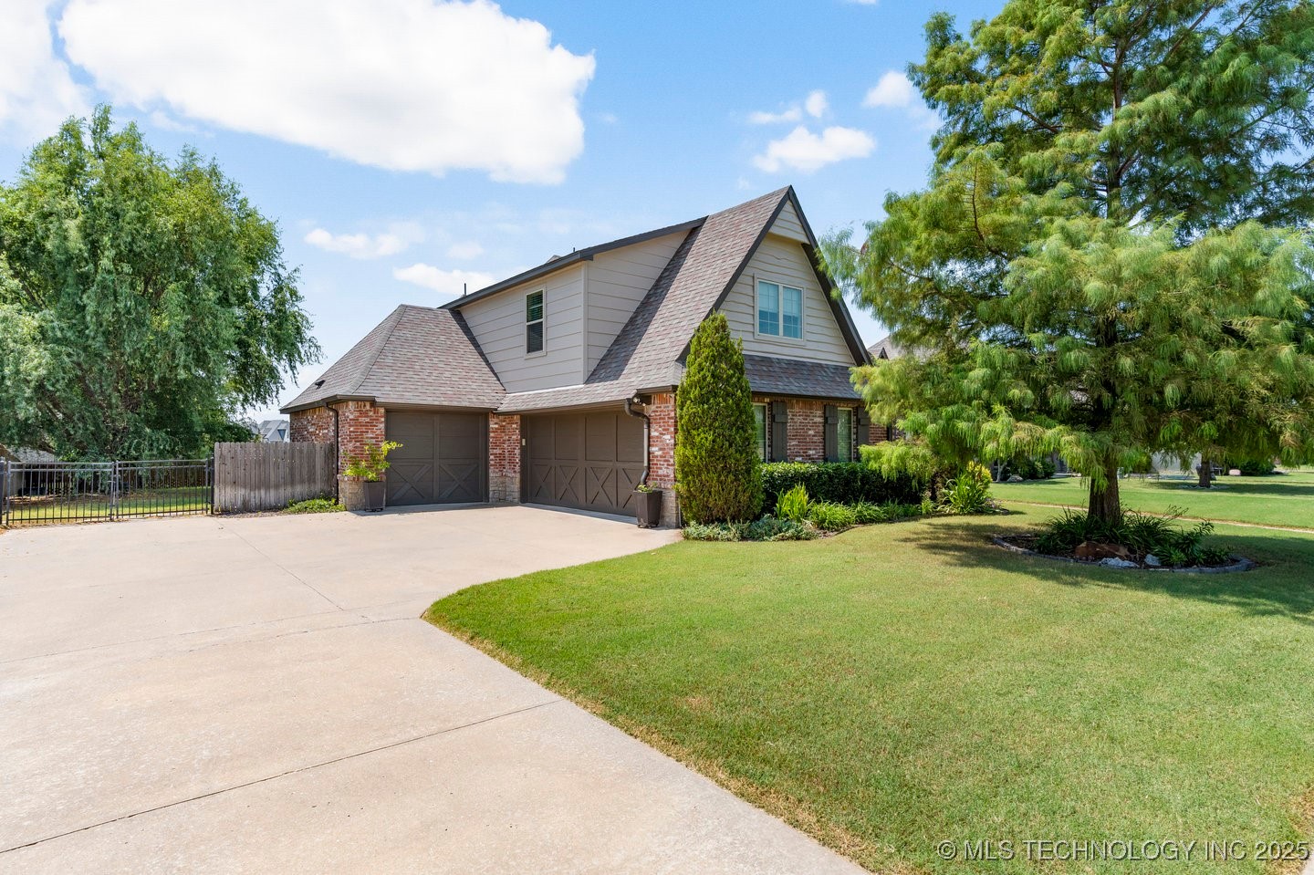 218 E 128th Street S