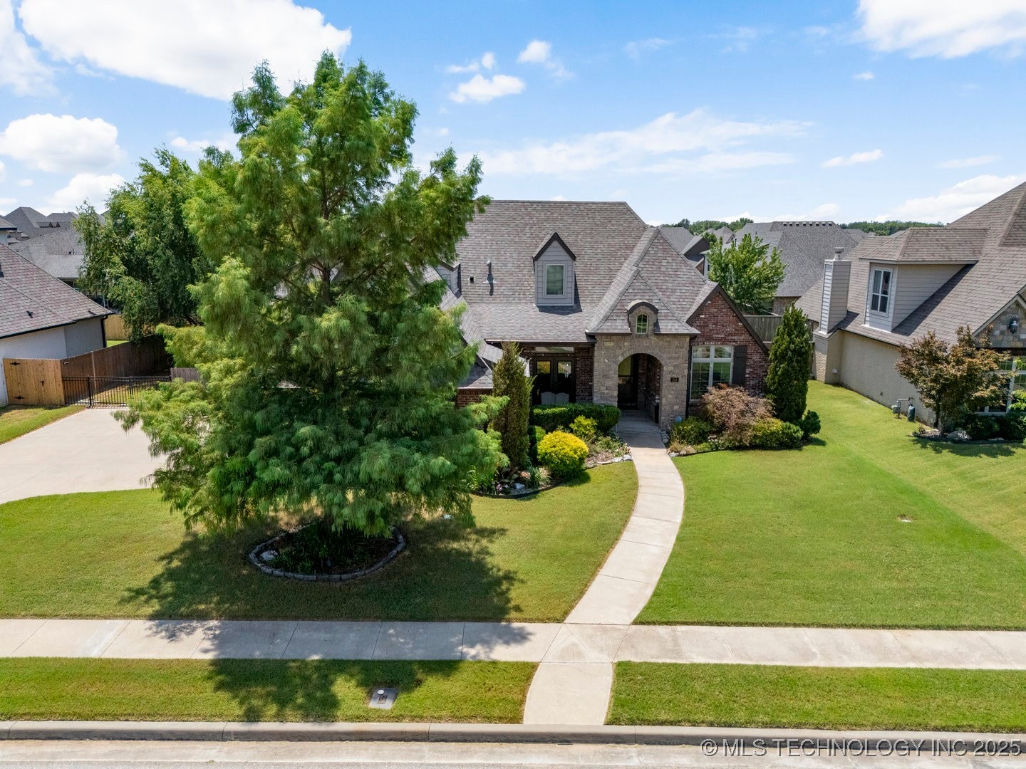 218 E 128th Street S