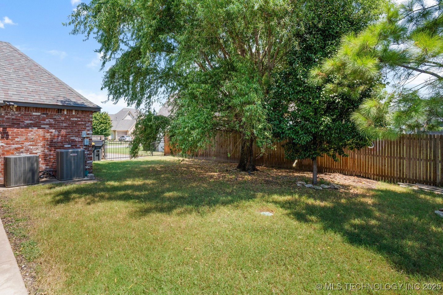 218 E 128th Street S