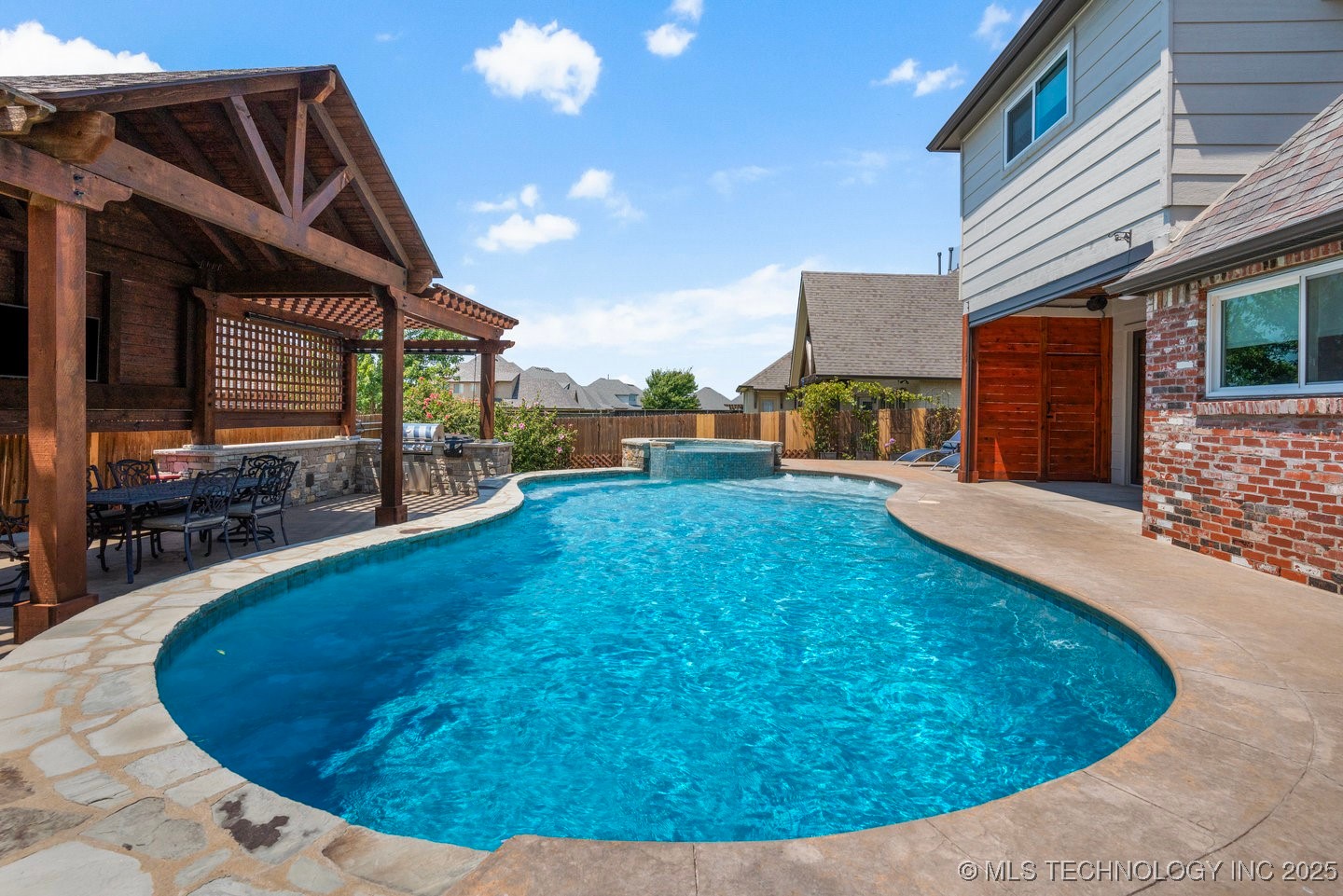 218 E 128th Street S