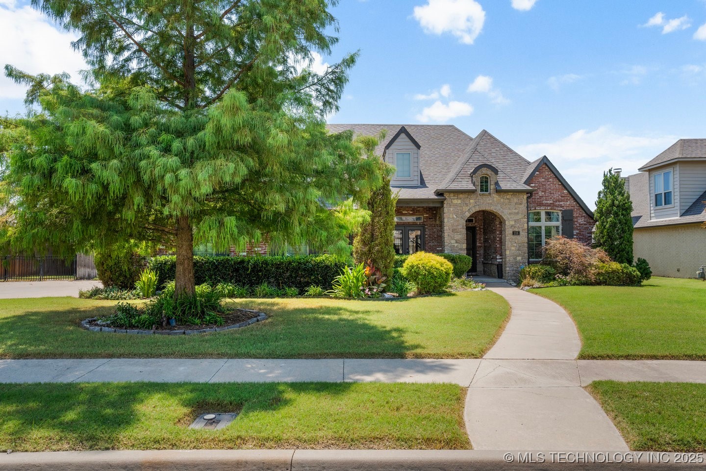 218 E 128th Street S