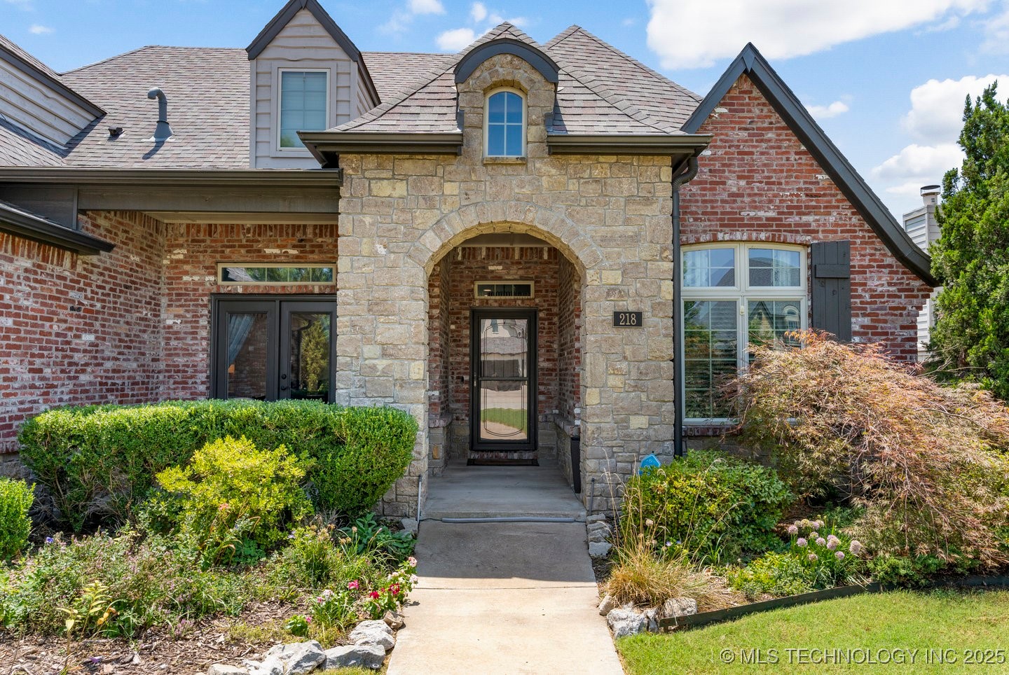 218 E 128th Street S