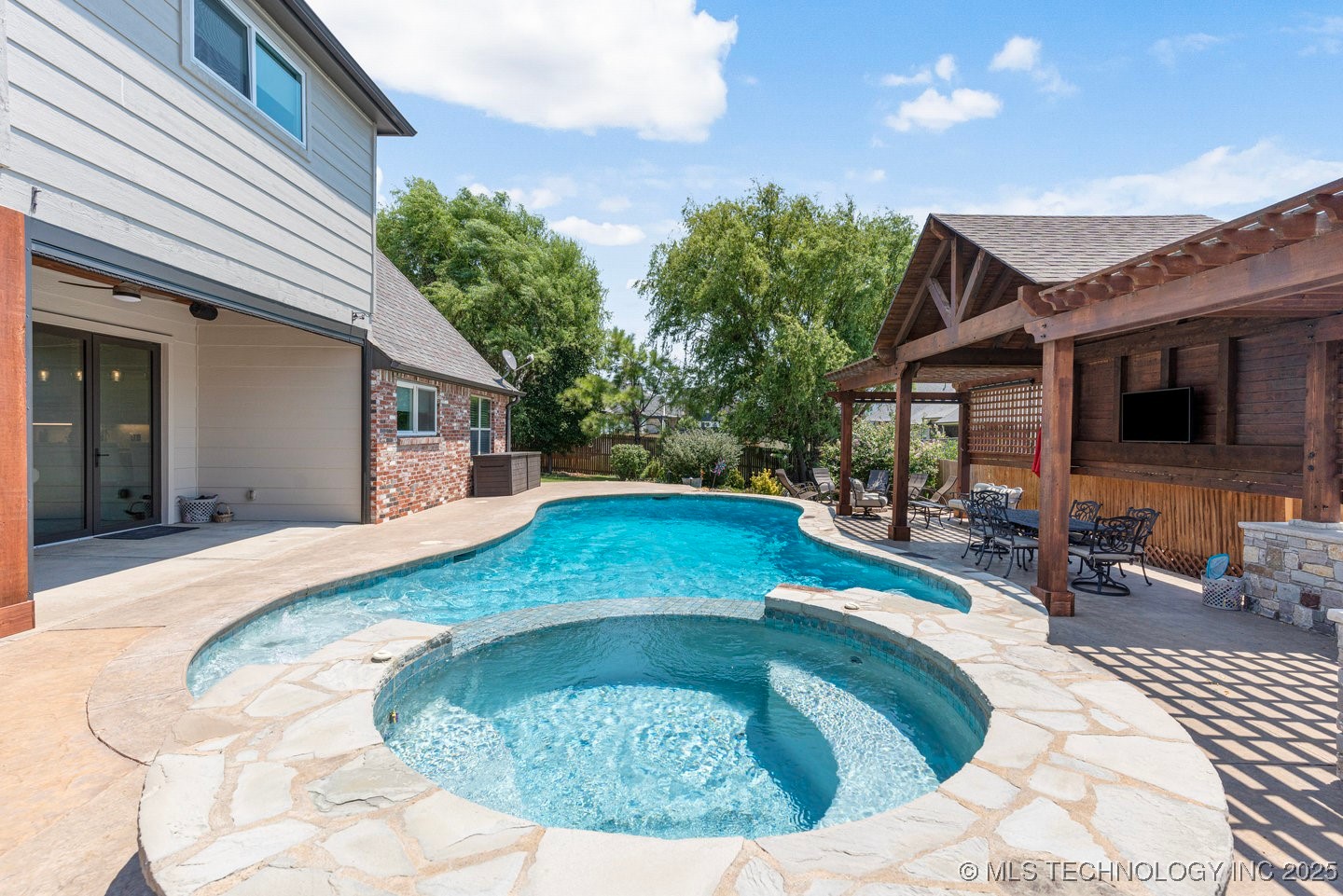 218 E 128th Street S