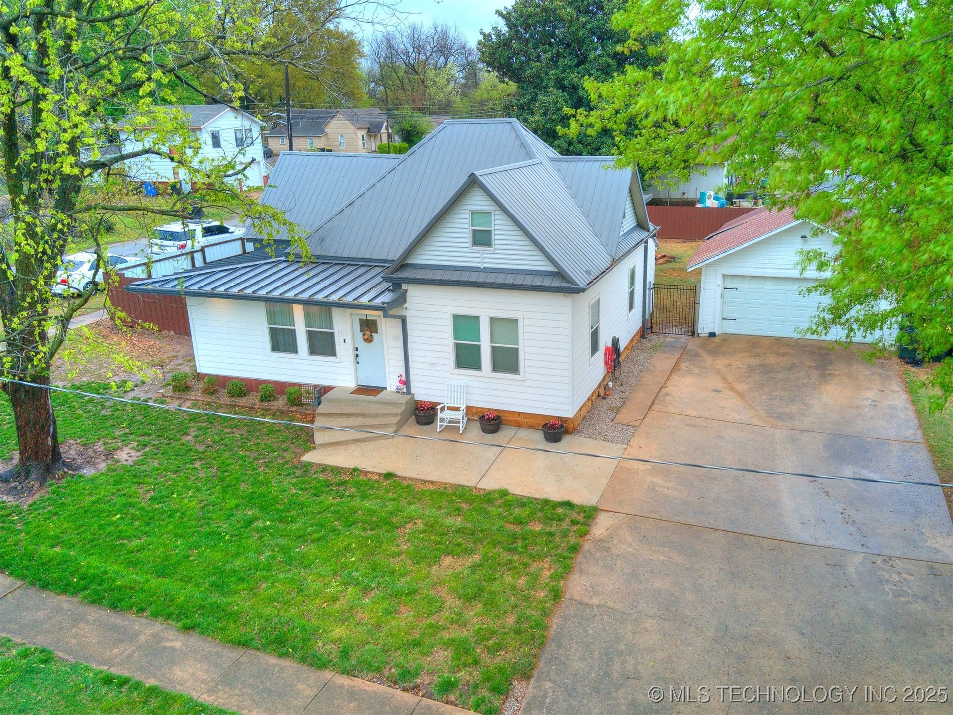 222 E Pecan Street