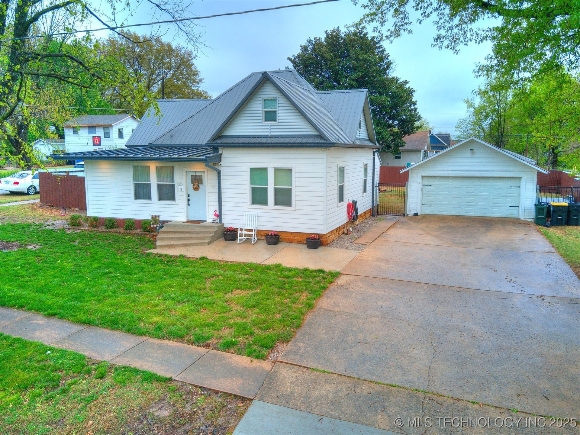 222 E Pecan Street