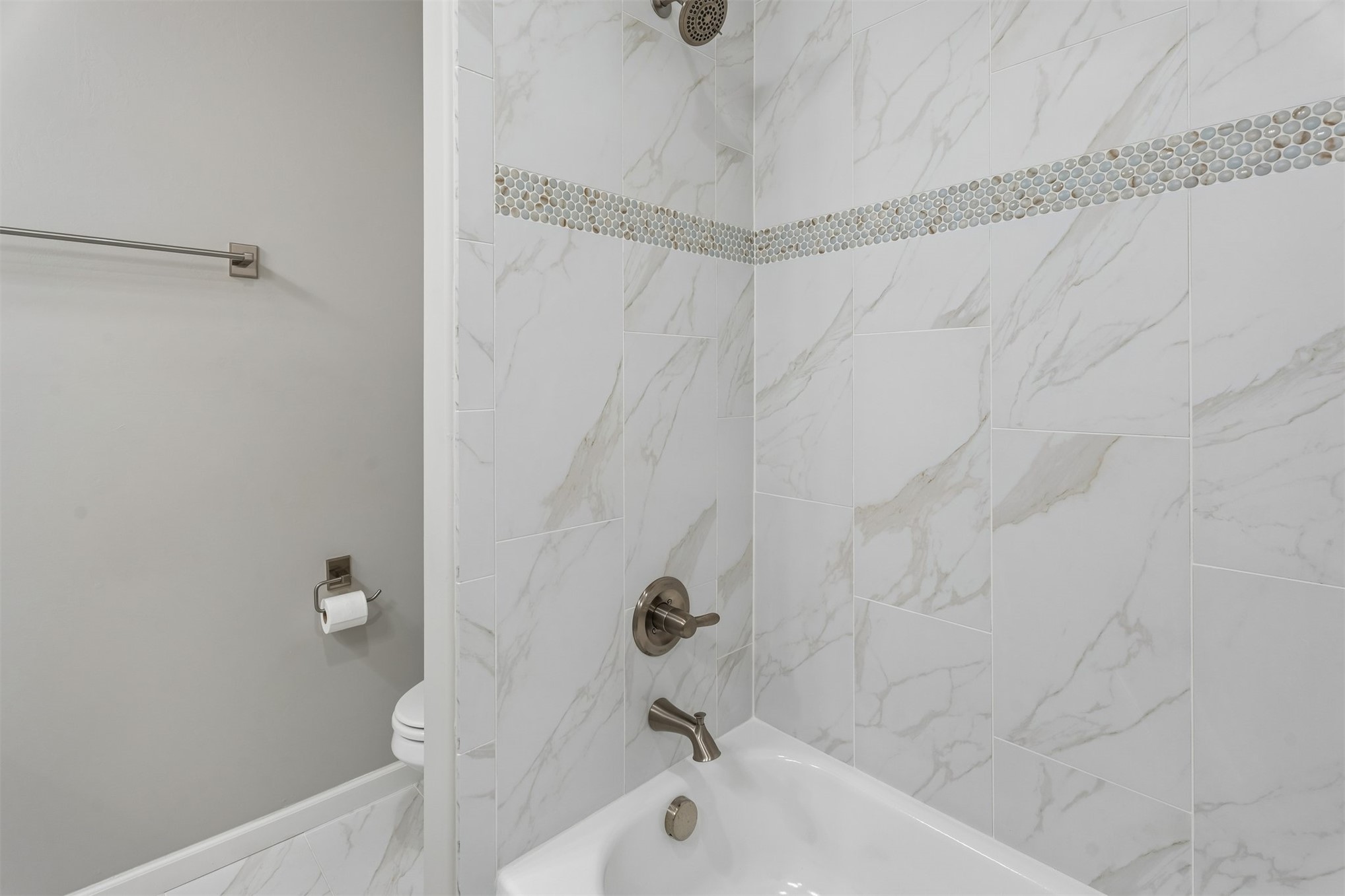 2704 W Twin Oaks Street