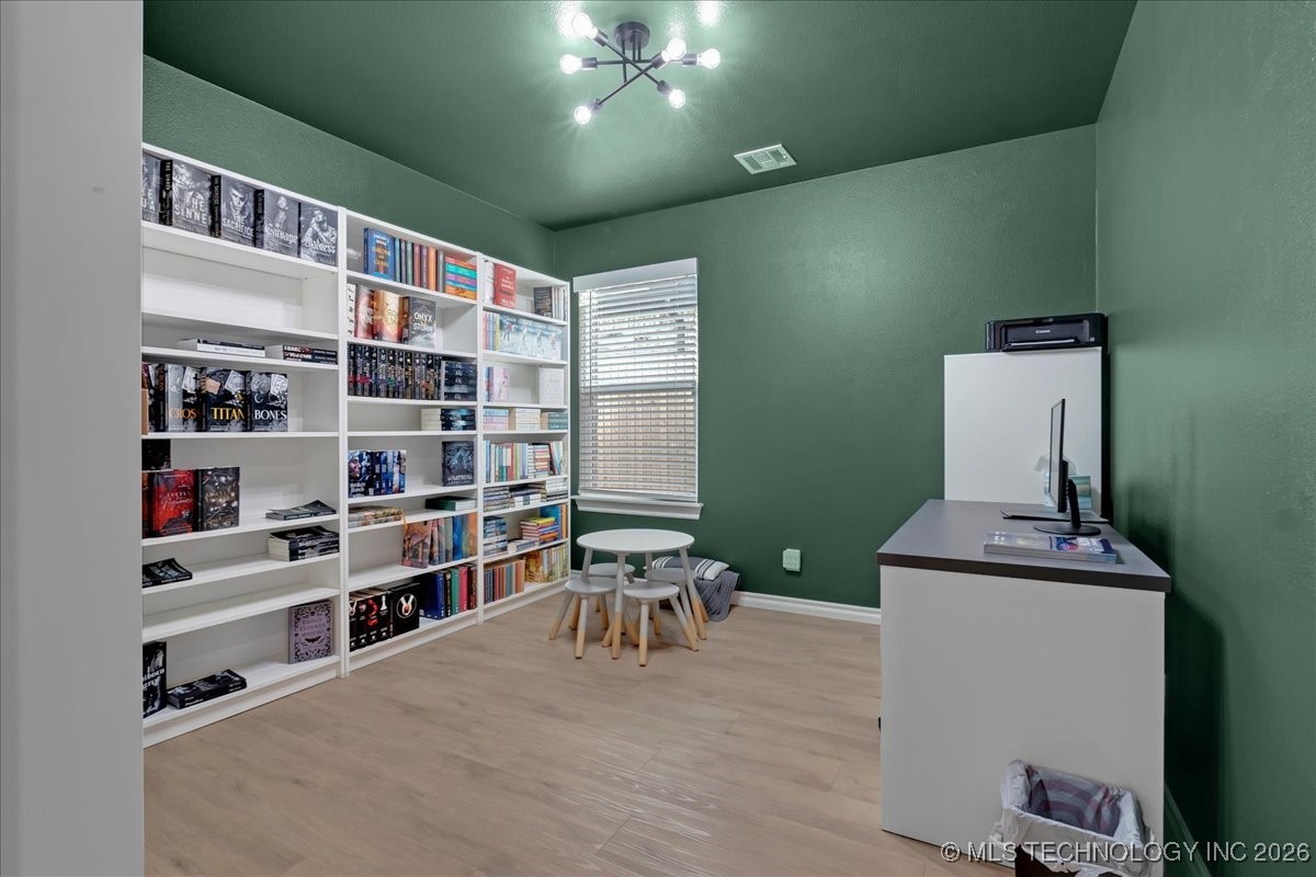 4623 S Chestnut Avenue