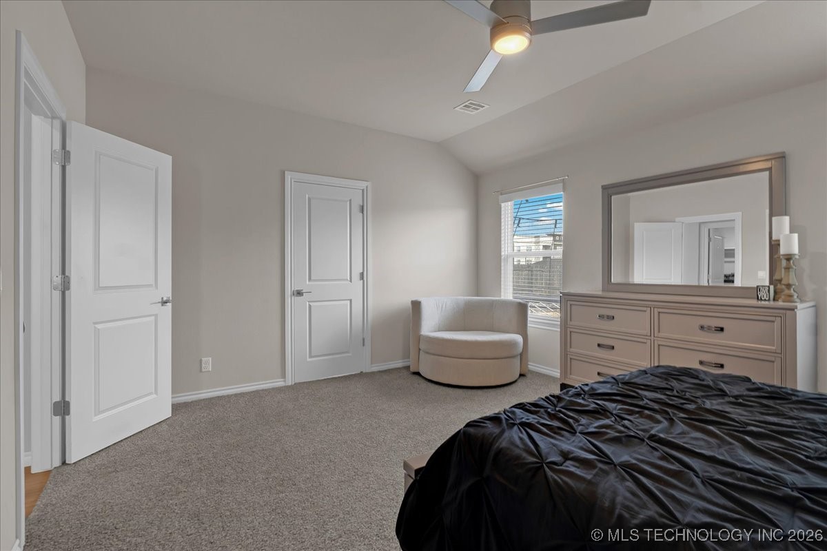 4623 S Chestnut Avenue