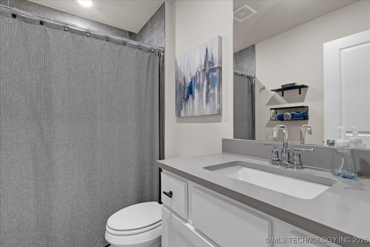 4623 S Chestnut Avenue