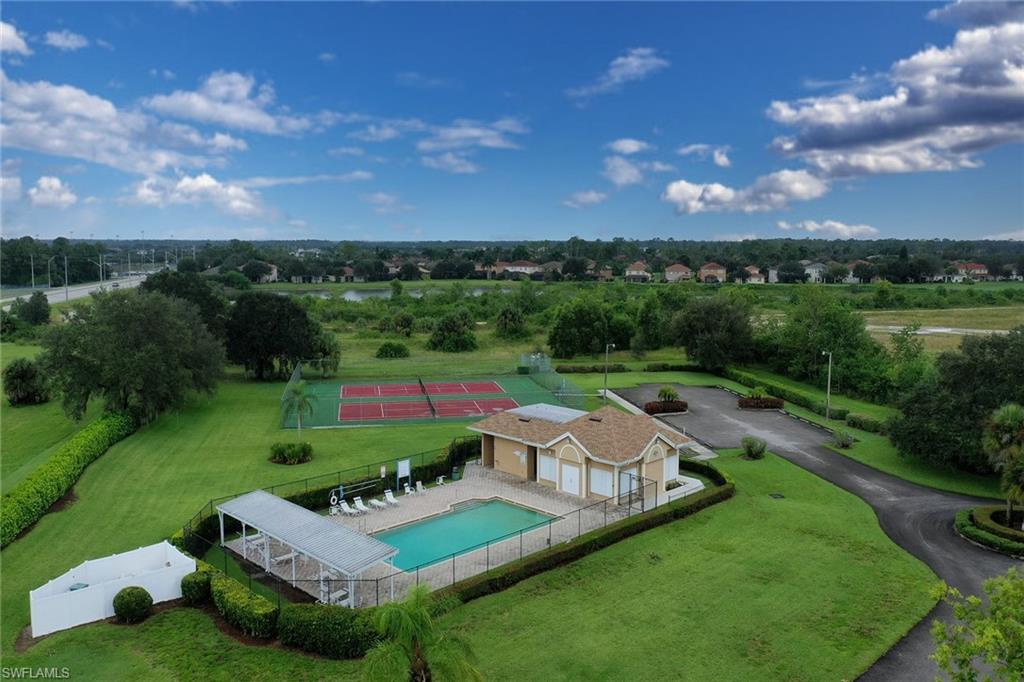 701 Grove DR