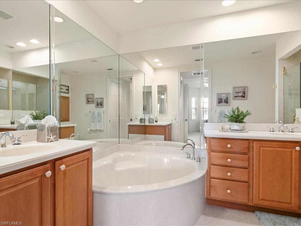 7832 Hawthorne DR # 1902, NAPLES Unit: 1902