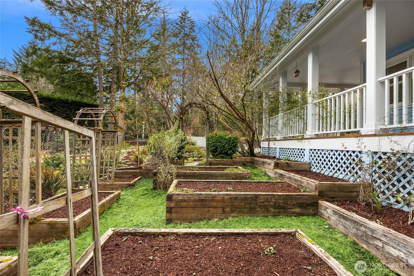 11138 Fairmont Lane NE