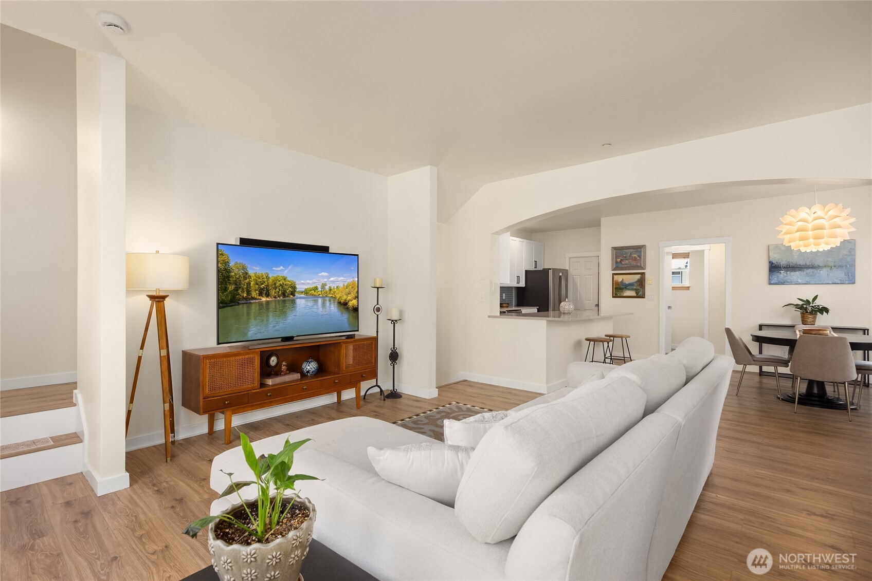 737 Madison Avenue N Unit: 30