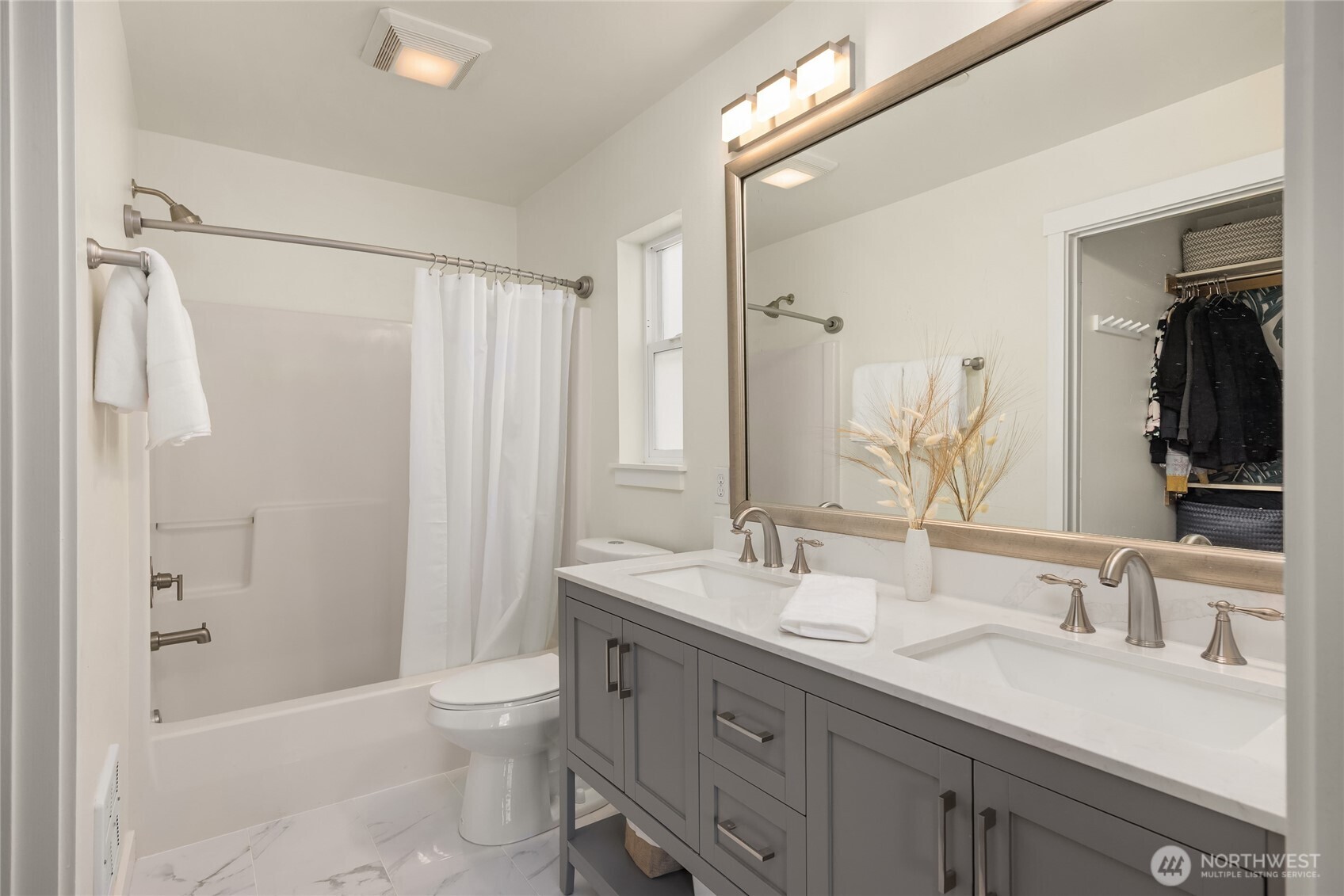 737 Madison Avenue N Unit: 30