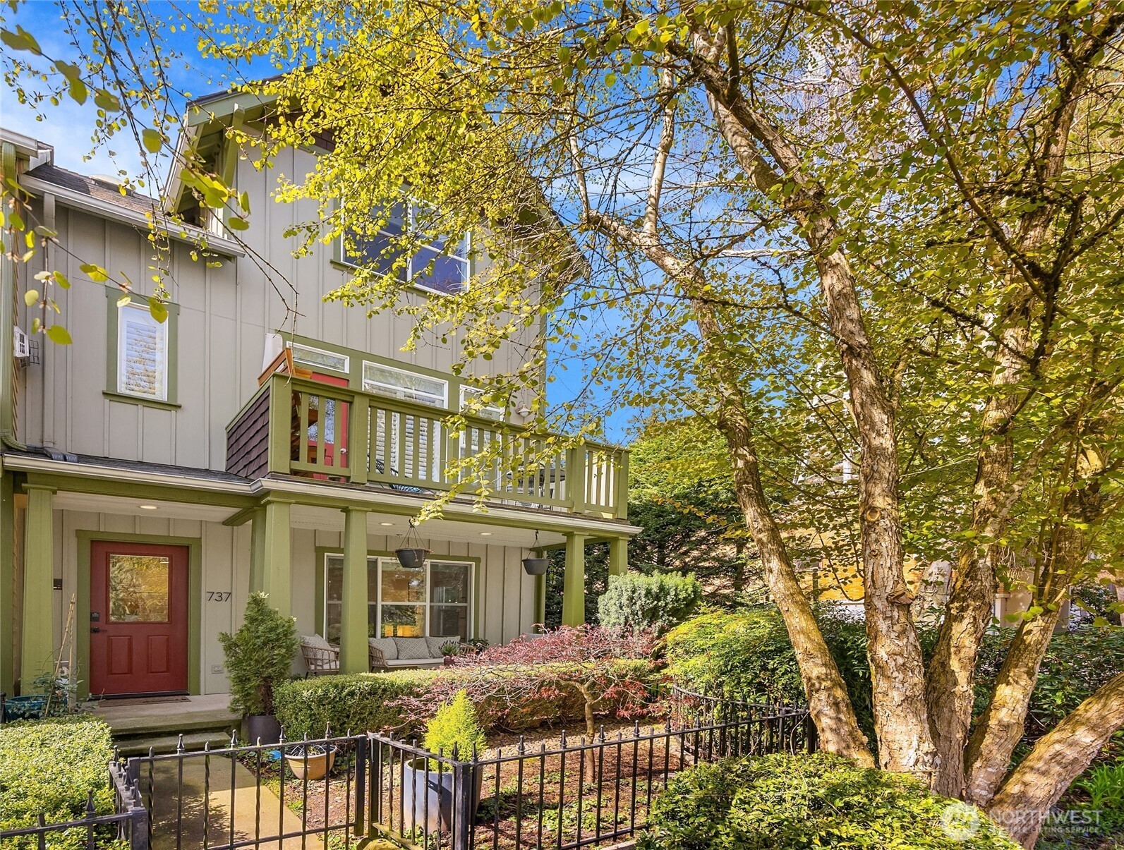 737 Madison Avenue N Unit: 30