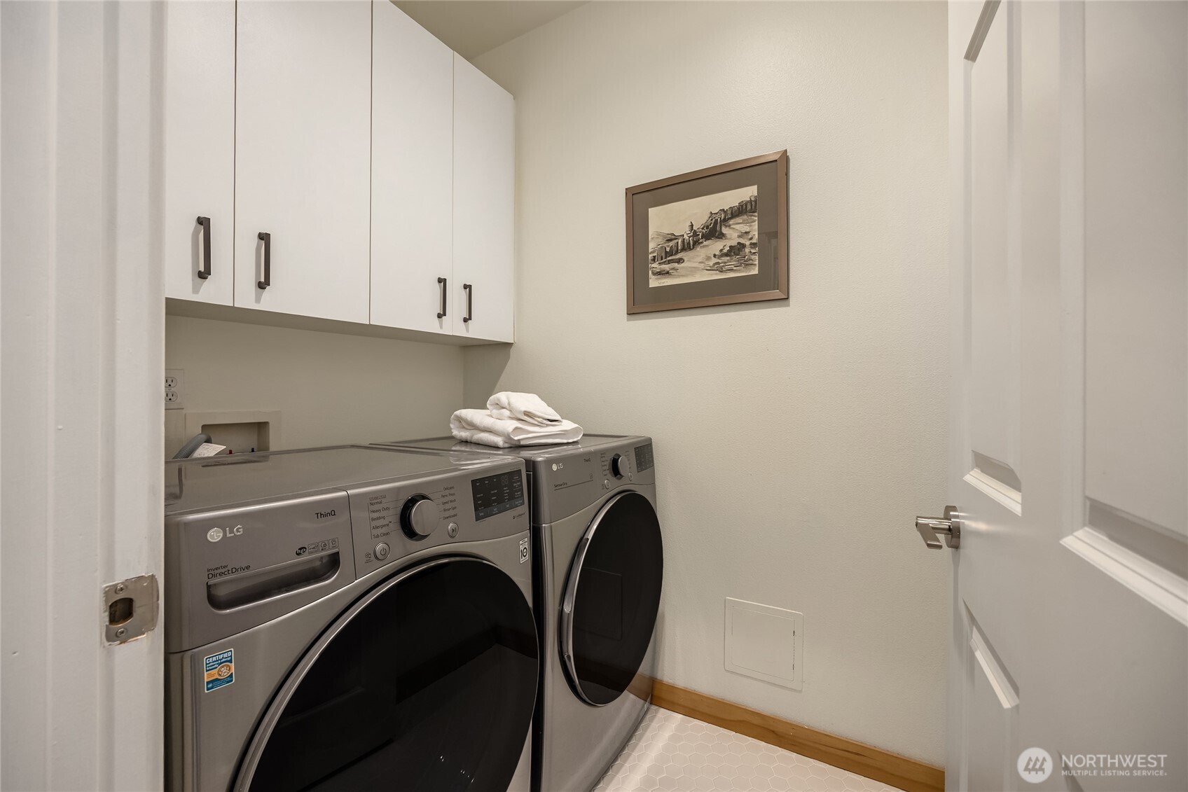 737 Madison Avenue N Unit: 30