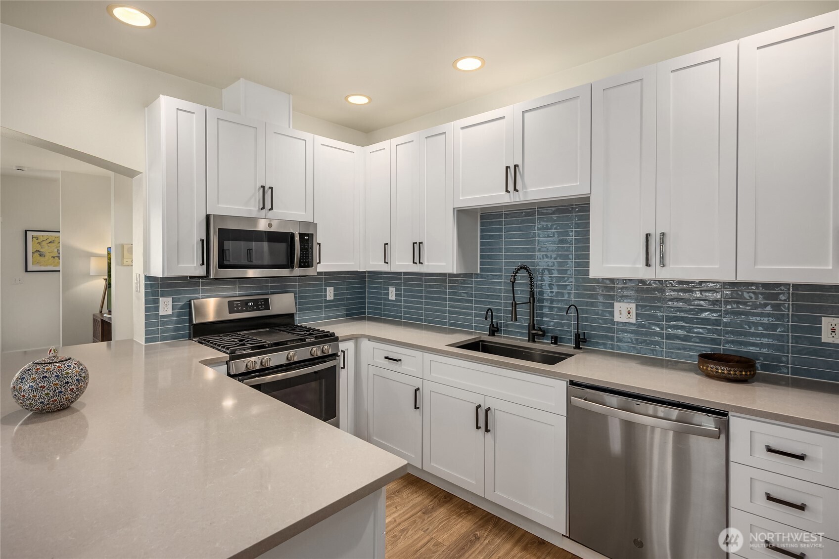 737 Madison Avenue N Unit: 30