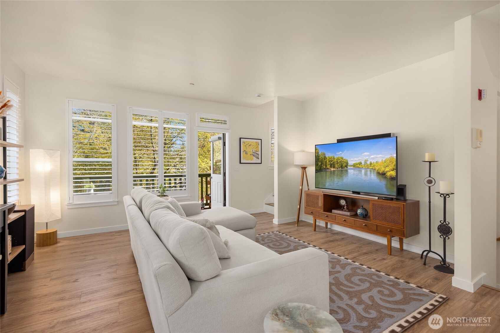 737 Madison Avenue N Unit: 30