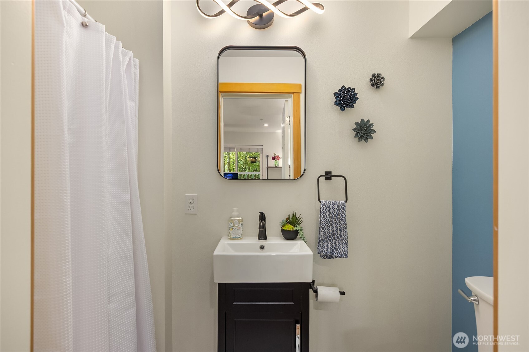 737 Madison Avenue N Unit: 30