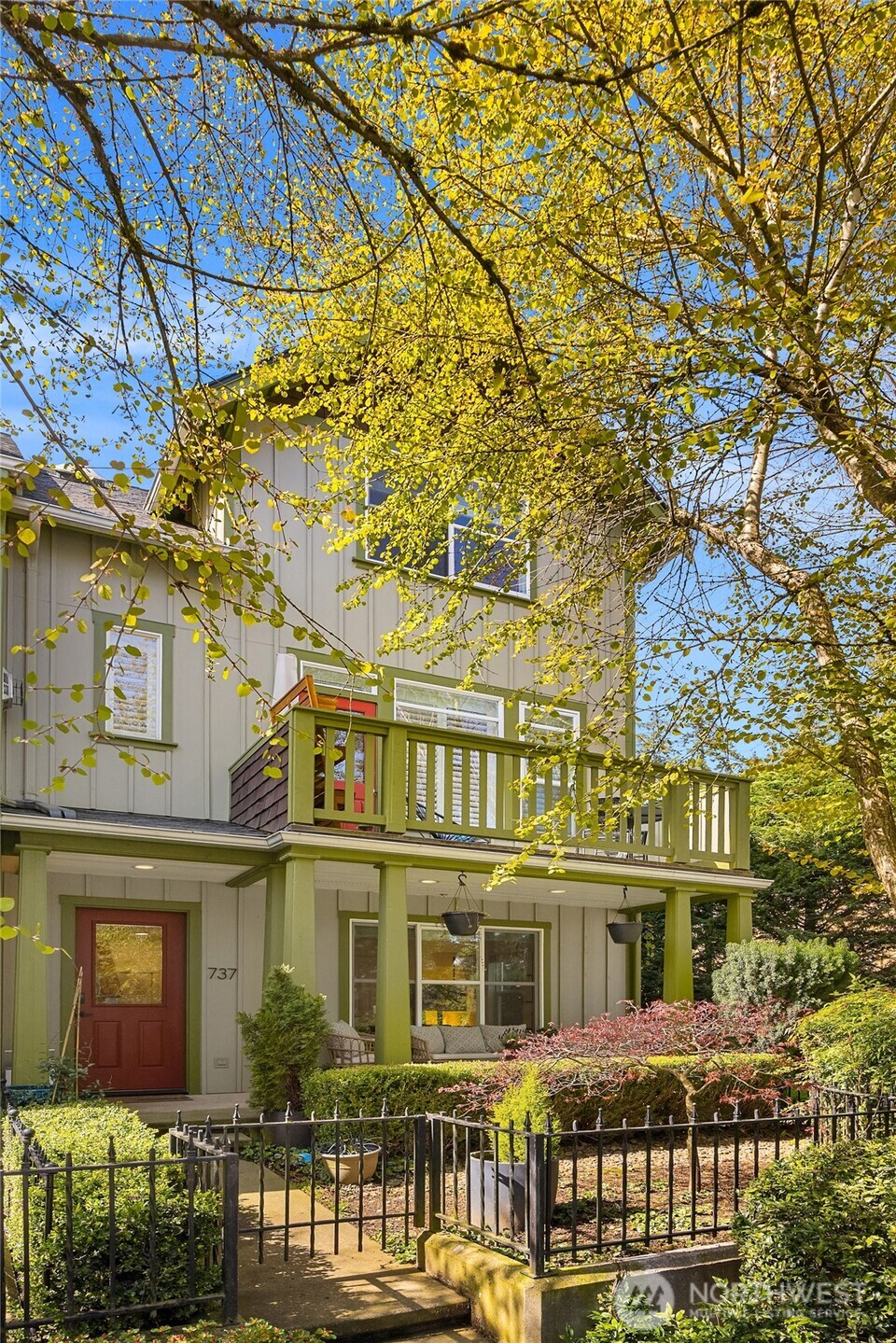 737 Madison Avenue N Unit: 30