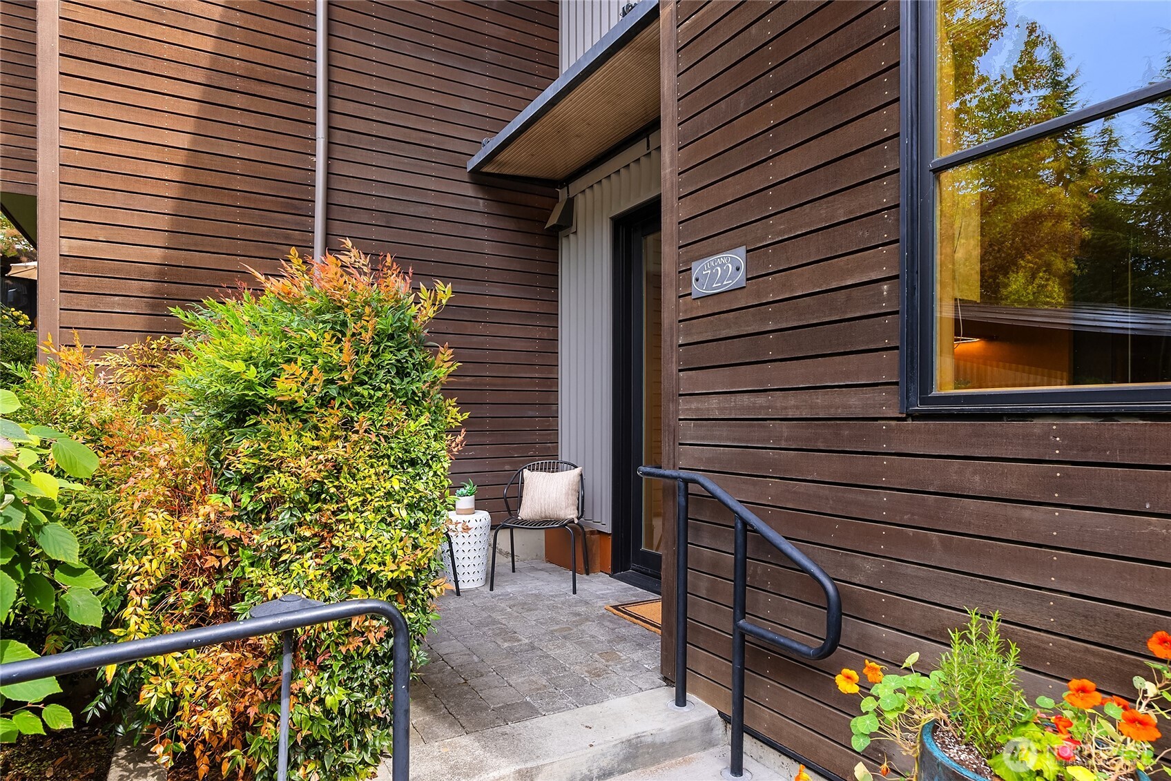 722 NE Vineyard Lane Unit: L102