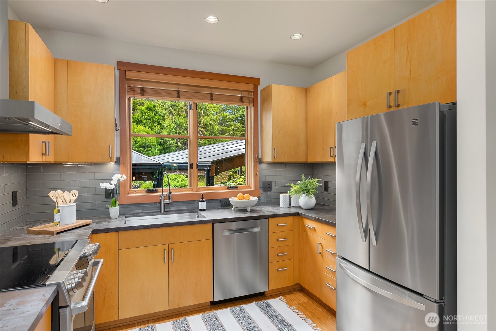 722 NE Vineyard Lane Unit: L102