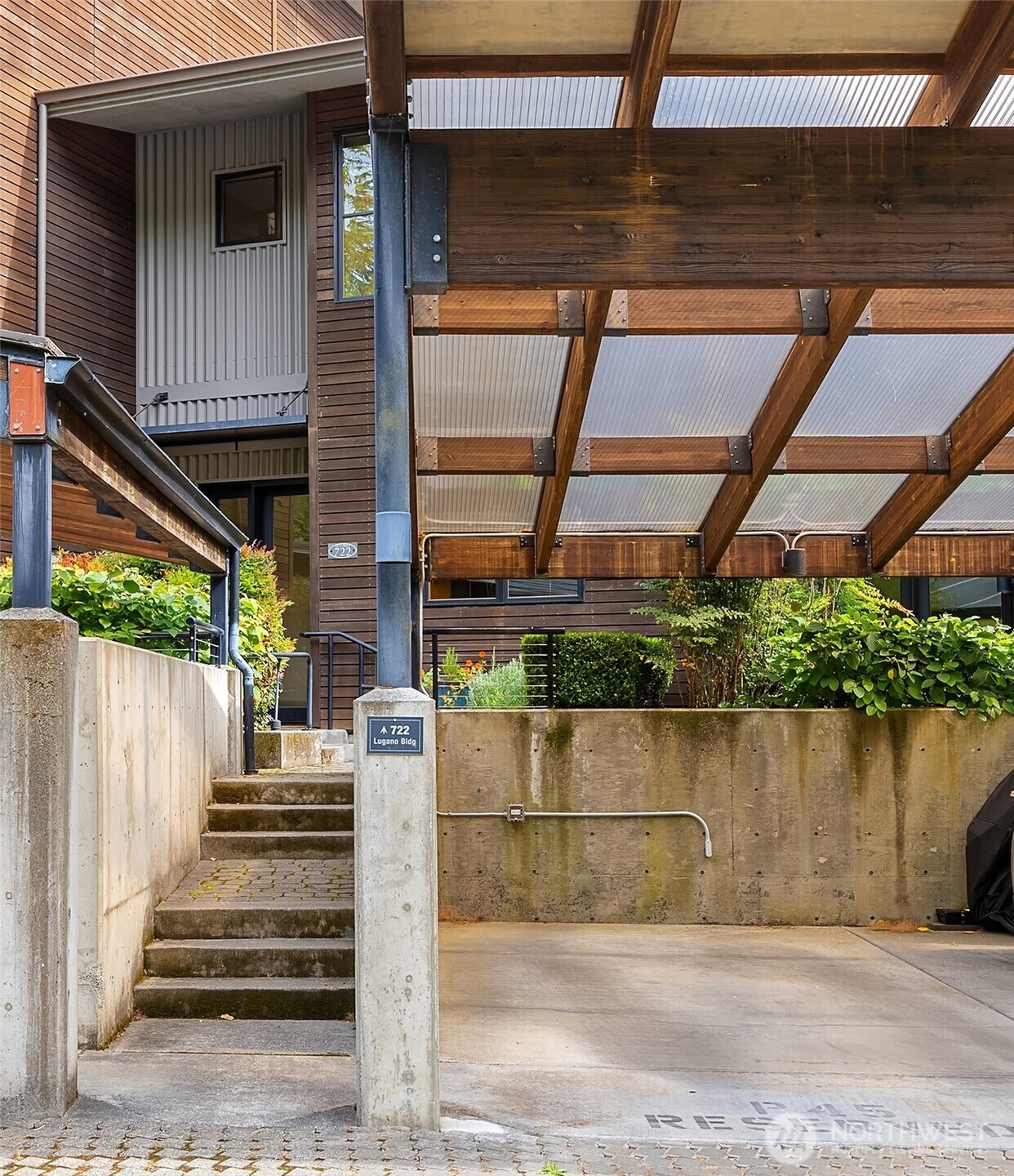 722 NE Vineyard Lane Unit: L102