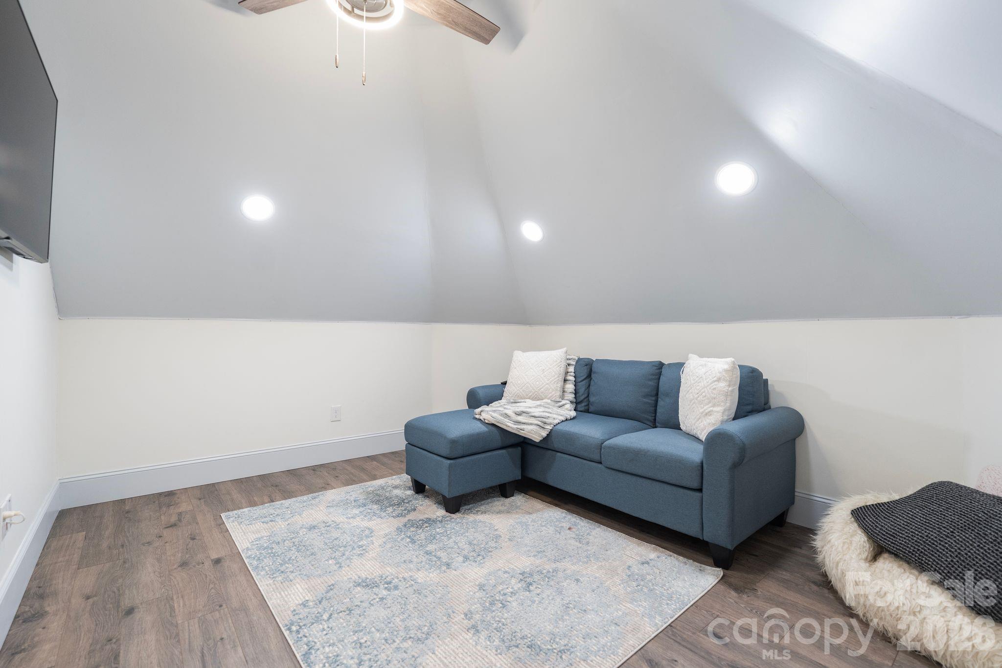 1400 War Admiral Lane