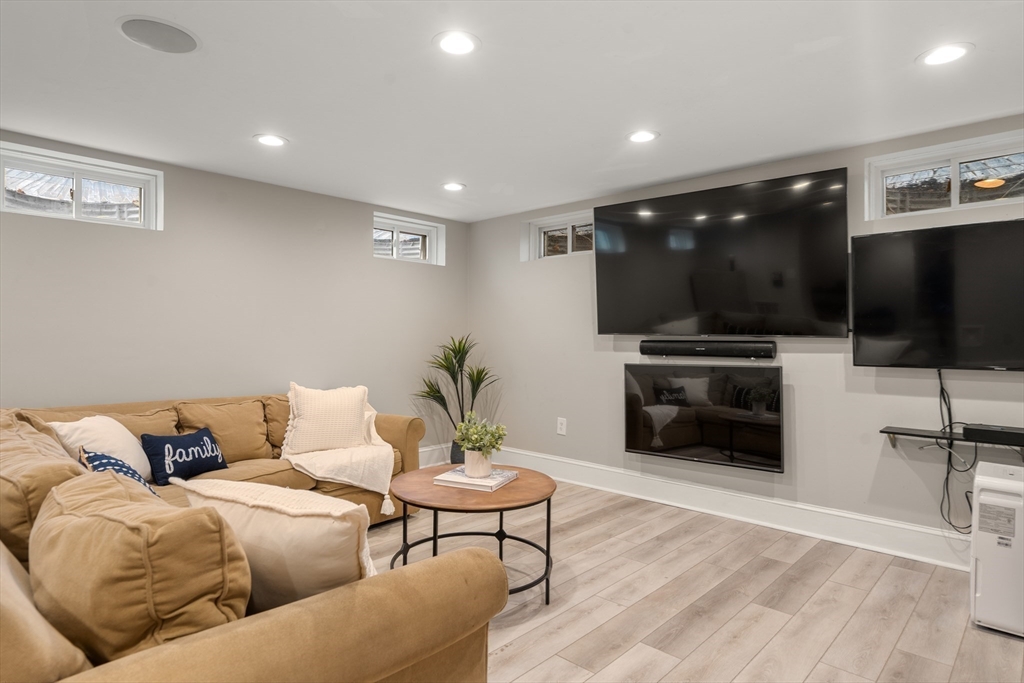 37 Philbrick Rd
