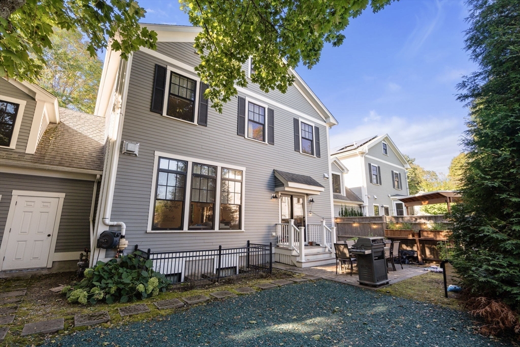 88 Crescent St # 2