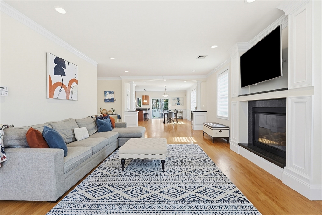 98-100 Lexington Street # 100
