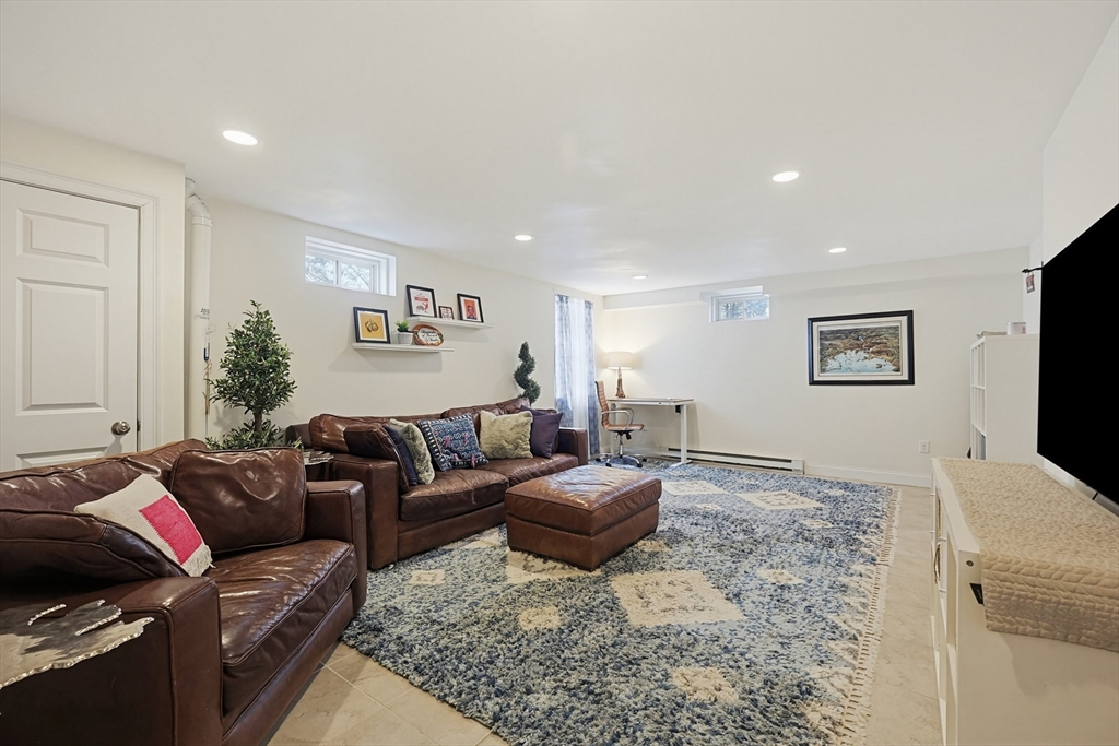 98-100 Lexington Street # 100