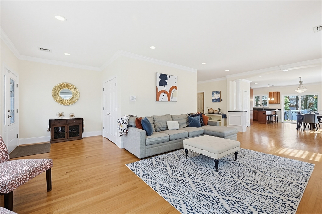 98-100 Lexington Street # 100