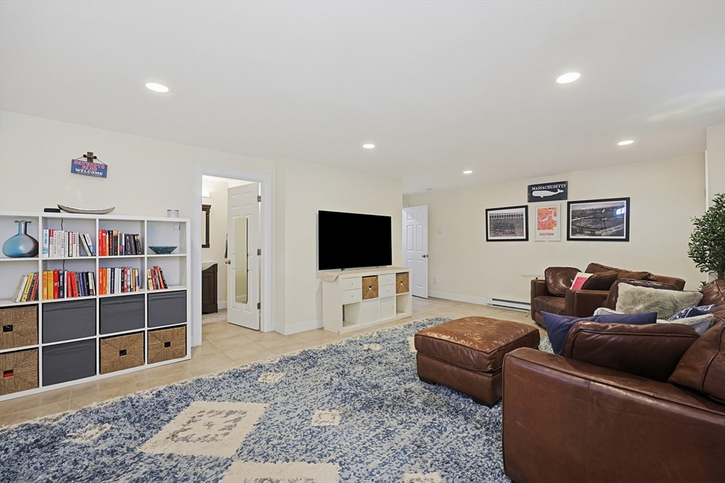 98-100 Lexington Street # 100