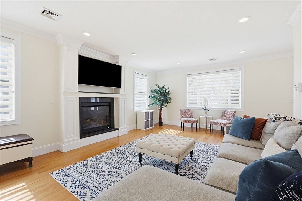 98-100 Lexington Street # 100